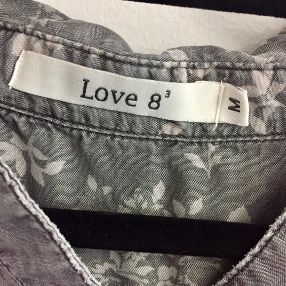 Love 8 Floral Top | Gray | M - Picture 3 of 4